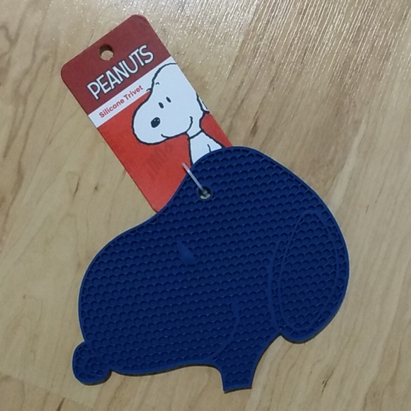 New Peanuts Snoopy Kitchen Silicone Trivet Blue - Picture 1 of 6